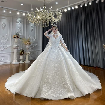 Свадебное платье NS4673 с высоким вырезом, расшитое бисером, и шлейфом длиной 150 см Изображение
