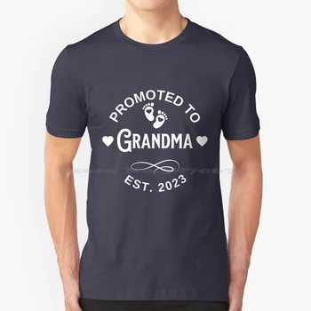 Promoted To Grandma Established 2023 Футболка с белым шрифтом, футболка из 100% хлопка, Promoted To Grandma 2023, Promoted To Grandma Est 2023 Изображение