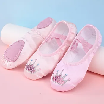 Детские мягкие балетки розовые атласные балетки с вышивкой, гимнастические кроссовки для взрослых девочек Изображение