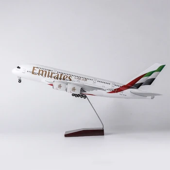 С колесами и подсветкой Эмирейтс Airbus A380 Имитационная модель гражданского самолета Подарочная Новая коллекция украшений для рисования Изображение